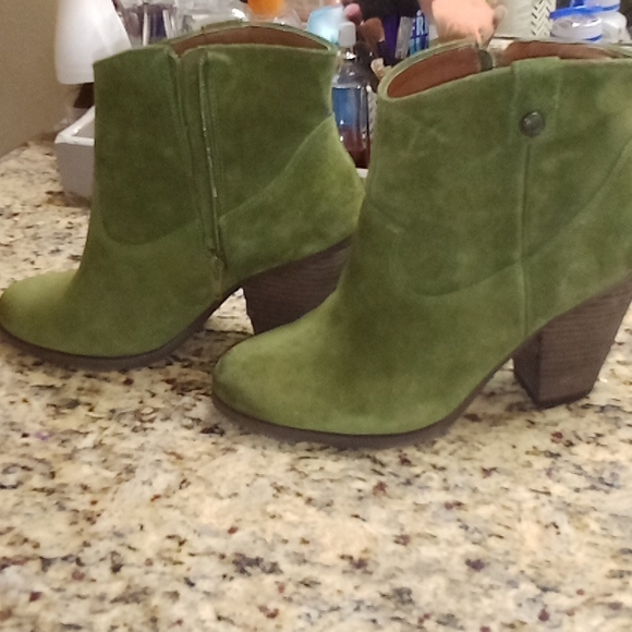 Vince Camuto green booties - Picture 2 of 9